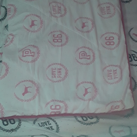 PINK VICTORIA'S SECRET Monogram Comforter Set - Picture 5 of 10